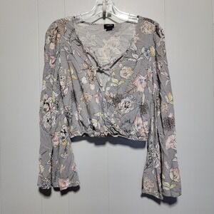 Rue 21 Floral Twist Front Bell Sleeve Crop Top Women's‎ Small Gray